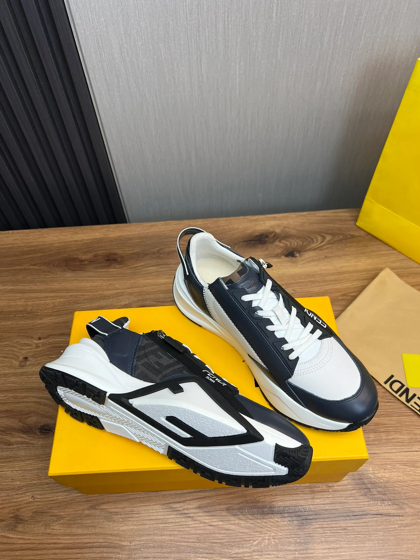 Men's men's shoes💰520💰 Fendi [Fendi] hot style is on the market🔥Fashionable casual men's shoes🔱Made of original brand fly knit fabric. Original cowhide + breathable mesh lining + sheepskin feet. Perfect shape and top quality, you deserve it🔜Original rubber outsole, ultra-light, non-slip and wear-resistant👣 Standard size 38-44